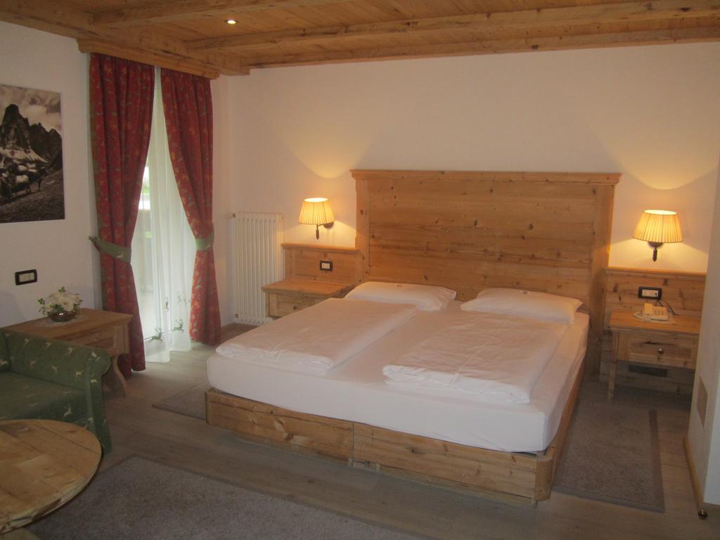 Hotel Corona Krone Selva di Val Gardena Chambre photo